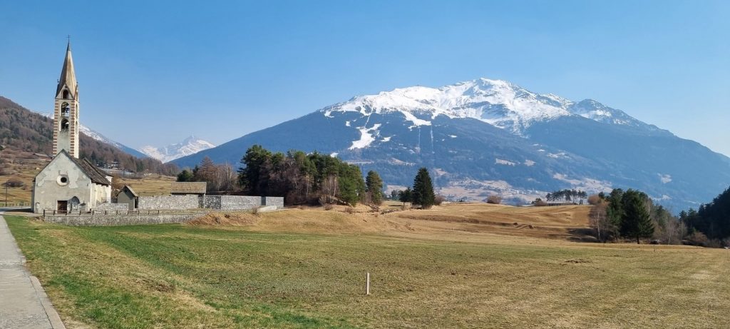 Vista dalla passeggiata facile a Bormio san gallo